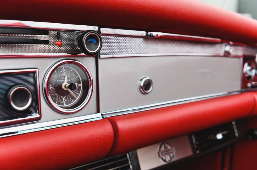Детали интерьера Mercedes-Benz 280 SL (W113) 1969 года  (EU) (фото 79 из 141)